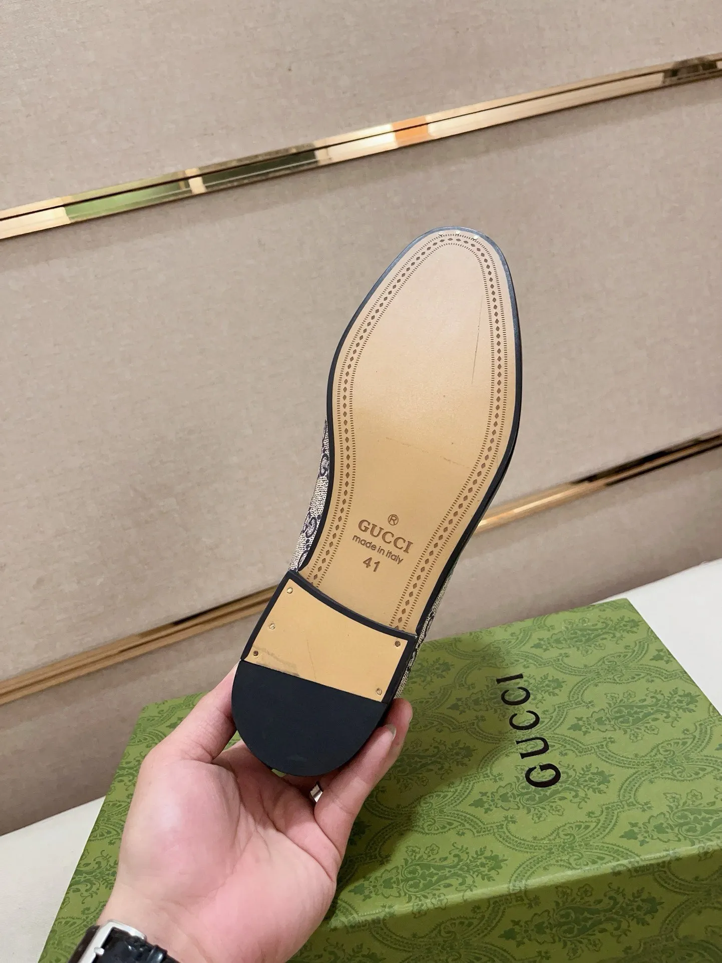 Men's shoes 💰: 520💰 (GUCCI) New product series ss hot new products 💢 💠 Casual suit shoes 👞, top imported materials Upper hardware buckles and shoe side logos, insoles and soles with brand logos 💠 💎 Upper: imported PVC material 100% 💎 Lining: cowhide/100% 💎Feet: cowhide/100% 💎Sole: rubber/100% 💎SIZE: 38 39 40 41 42 43 44 Can be customized 45